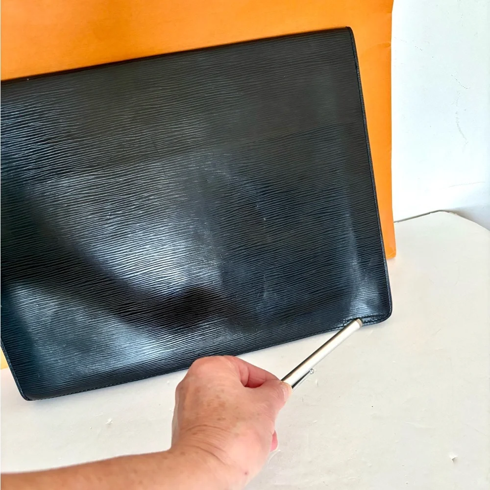 Authentic Louis Vuitton Epi Porte documents Senateur briefcase